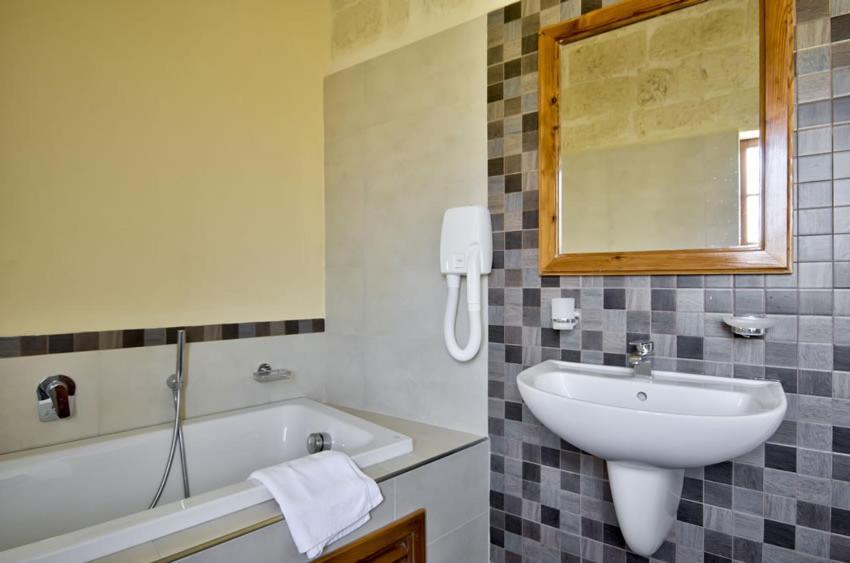 Farmhouse Razzett Cora Victoria Luaran gambar